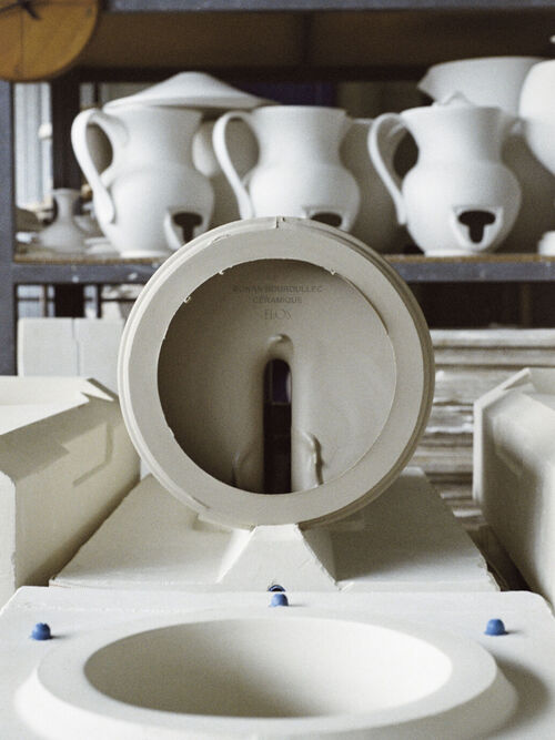 FLOS_Céramique_landing page_table lamp_making of_1