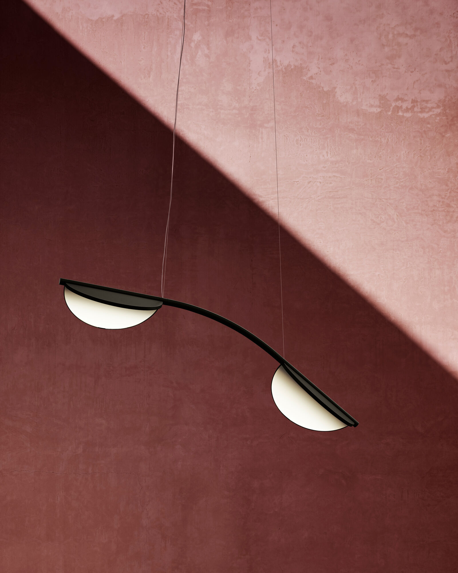Almendra_Arch_Patricia Urquiola_Flos Official Shop_NeuendorfHousejpg_black 