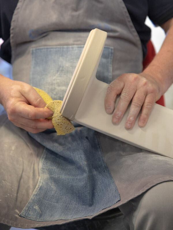 FLOS_Céramique_landing page_table lamp_making of_2
