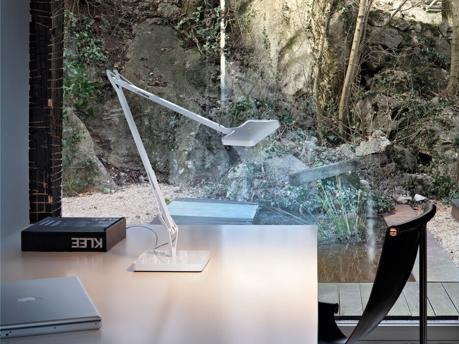 Flos Kelvin Led Base lamp, Table in environment
