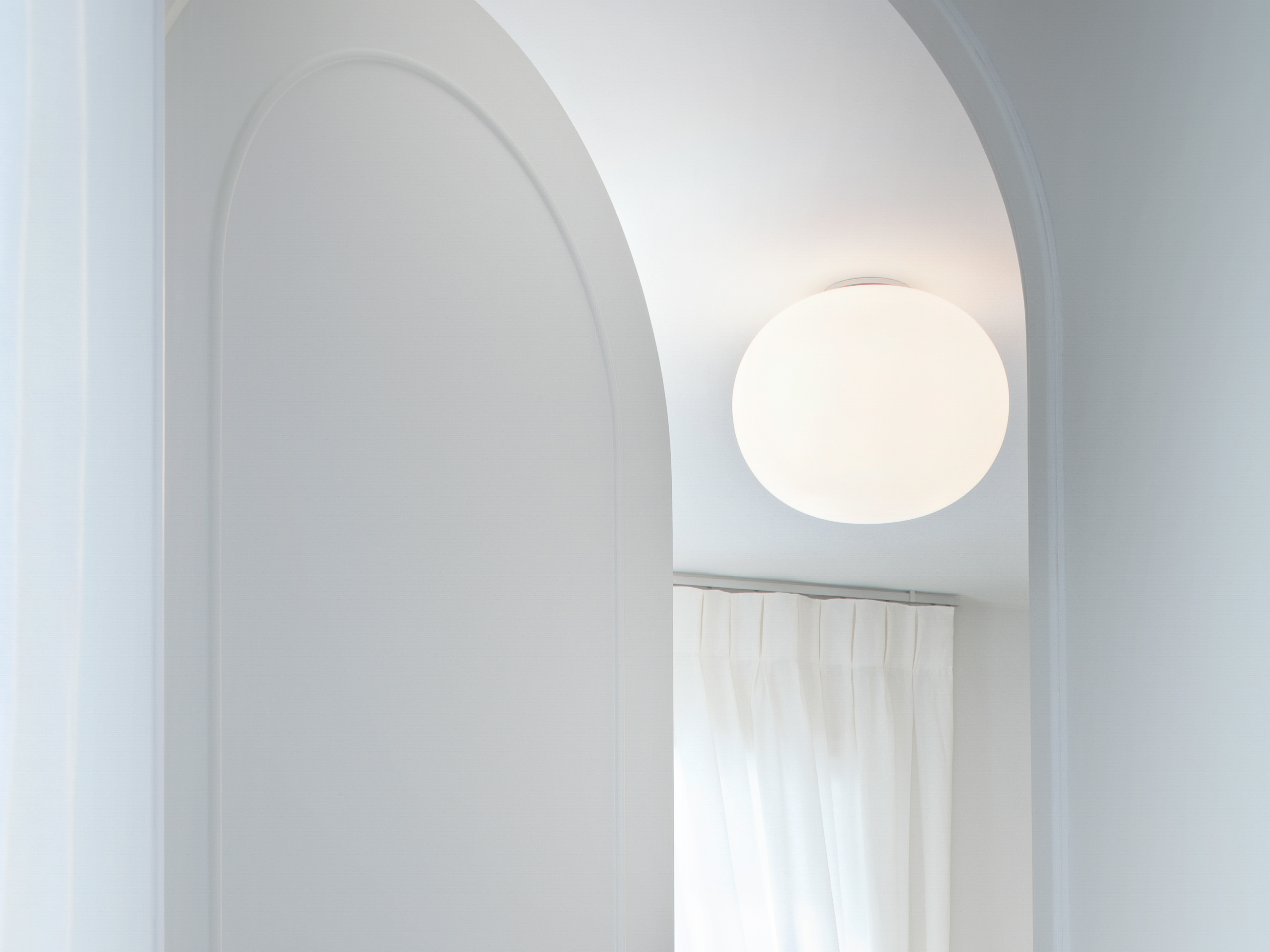 Flos Glo-Ball Ceiling 1 lamp, White Lamps