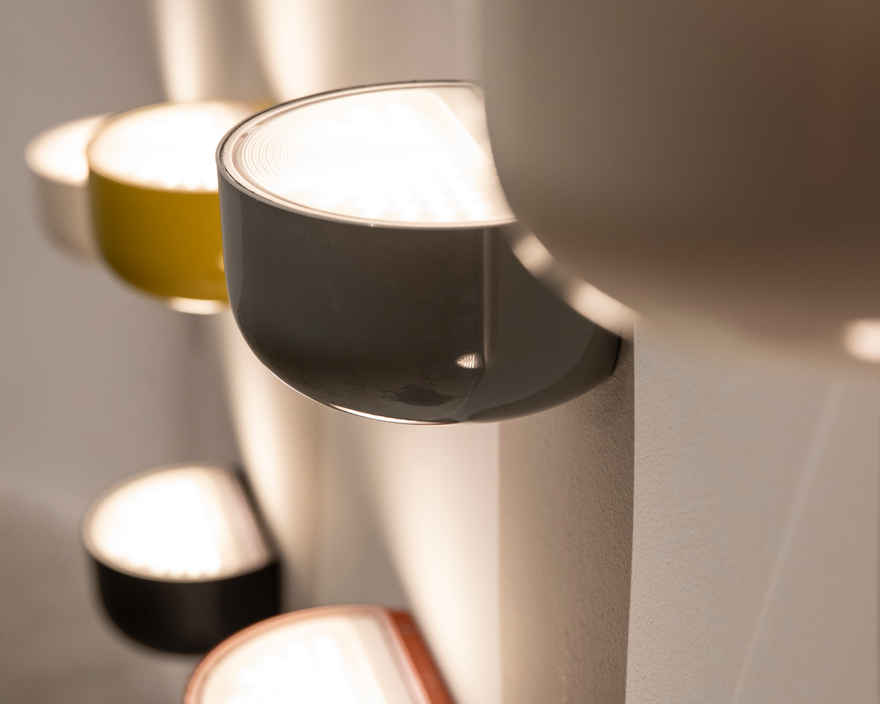 Flos Bellhop Wall Up lamp, White Lamps